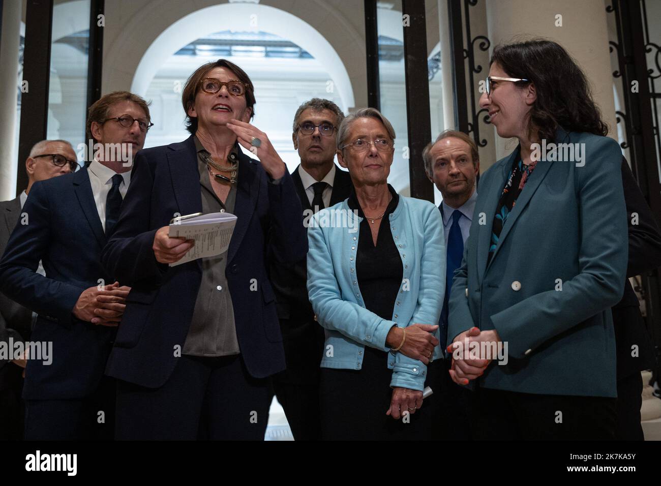 @ Pool/ Aurelien Morissard/Maxppp, Frankreich, paris, 2022/09/14 die französische Premierministerin Elisabeth Borne (2R), die Präsidentin des BnF, Laurence Engel (2L) und die französische Kulturministerin Rima Abdul-Malak (1R), Besuchen Sie das Museum der neu renovierten Bibliotheque Nationale de France in Paris, bevor die Bibliotheque nationale de France am 17. September 2022 nach mehr als zehn Jahren Renovierung wieder in Richelieu eröffnet wird Stockfoto