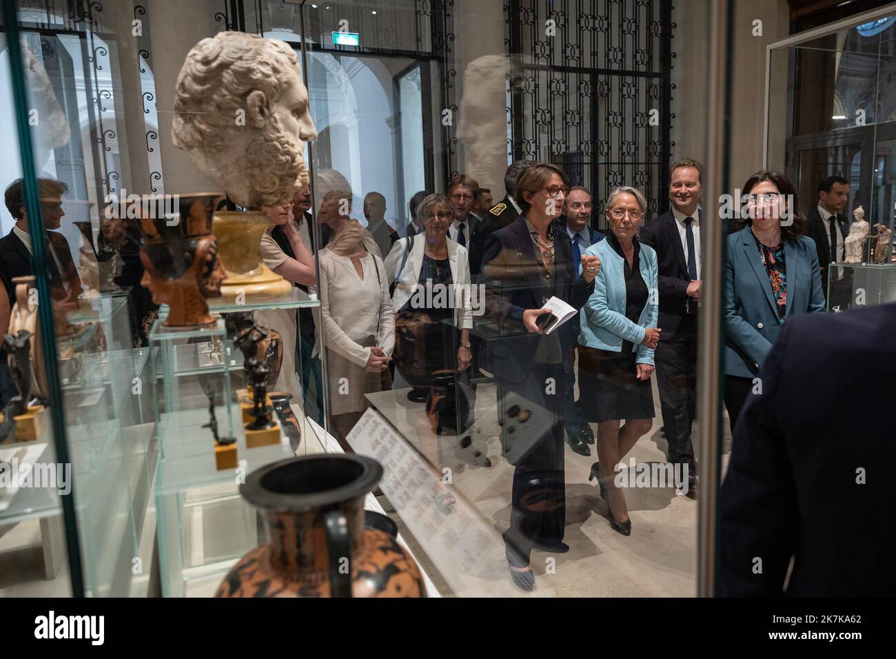 @ Pool/ Aurelien Morissard/Maxppp, Frankreich, paris, 2022/09/14 die französische Premierministerin Elisabeth Borne (3R), die Präsidentin des BnF, Laurence Engel (4R) und die französische Kulturministerin Rima Abdul-Malak (1R), Besuchen Sie das Museum der neu renovierten Bibliotheque Nationale de France in Paris, bevor die Bibliotheque nationale de France am 17. September 2022 nach mehr als zehn Jahren Renovierung wieder in Richelieu eröffnet wird Stockfoto