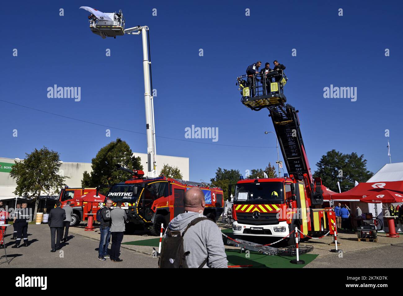 ©PHOTOPQR/L'EST REPUBLICAIN/ALEXANDRE MARCHI ; VANDOEUVRE-LES-NANCY ; 22/09/2022 ; SECURITE CIVILE - DEFENSE - 128EME CONGRES NATIONAL DES SAPEURS POMPIERS DE FRANCE. Vandoeuvre-lès-Nancy 22 Septembre 2022. Le 128ème Congrès national des sapeurs-pompiers de France se tient sur le Parc des Expositions de Nancy. FOTO Alexandre MARCHI. - 28TH NATIONALER KONGRESS DER FEUERWEHRLEUTE FRANKREICHS. Stockfoto