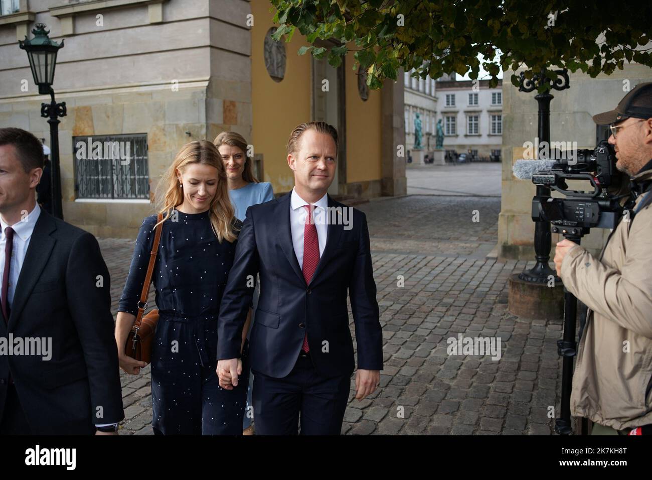 ©Thibault Savary / Le Pictorium/MAXPPP - Kopenhagen 04/10/2022 Thibault Savary / Le Pictorium - 4/10/2022 - Danemark / Kopenhagen - Jeppe Kofod Ministre Danois des Affaires Etrangeres arrive pour la ceremonie religieuse precedencant le discours de politique generale de la PM Mette Frederiksen. / 4/10/2022 - Dänemark / Kopenhagen - Jeppe Kofod der dänische Außenminister kommt nach Christiansborg, um an einer religiösen Zeremonie und der Rede des Premierministers teilzunehmen, während das Parlament wieder eröffnet wird. Stockfoto