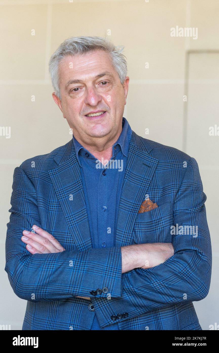 ©PHOTOPQR/OUEST FRANCE/Mathieu Pattier / Ouest France ; Paris ; 05/10/2022 ; Portraits de Filippo Grandi haut comissaire pour les réfugiés, à la maison de l'Amérique latine à Paris le 5 octobre 2022 . Filippo Grandi est le 11e Haut Commissaire des Nations Unies pour les réfugiés. Filippo Grandi a pris la tête du HCR en 2016. Paris, Frankreich, 5. 2022. oktober 5 2022 Filippo Grandi, Hochkommissar für Flüchtlinge, im Lateinamerika-Haus in Paris. Filippo Grandi ist der Hochkommissar der Vereinten Nationen für Flüchtlinge aus dem Jahr 11.. Filippo Grandi übernahm 2016 die Leitung des UNHCR. Stockfoto