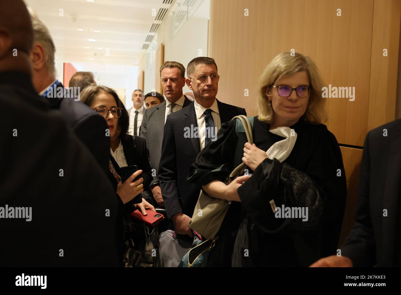 ©PHOTOPQR/LE PARISIEN/Olivier Lejeune ; Paris ; 10/10/2022 ; 13 ans après le Crash du vol RIO-PARIS la compagnie AIR FRANCE et l'avionneur Airbus vont être jugés pour mordides involontaires au palais de Justice de Paris . CRISTOPHE CAY-CHEF PILOTE D ESSAI POUR AIRBUS erster Tag des neunwöchigen AF 447-Flugs von Rio nach Paris am 10. Oktober 2022 im Palais de Justice in Paris, Frankreich. Air France und Airbus stehen vor einem Totschlag-Prozess, nachdem am 01. Juni 2009 ein Jet aus dem Jahr A330 auf der Strecke von Rio de Janeiro nach Paris in den Atlantischen Ozean stürzte und alle 228 Menschen an Bord getötet hatte. Stockfoto