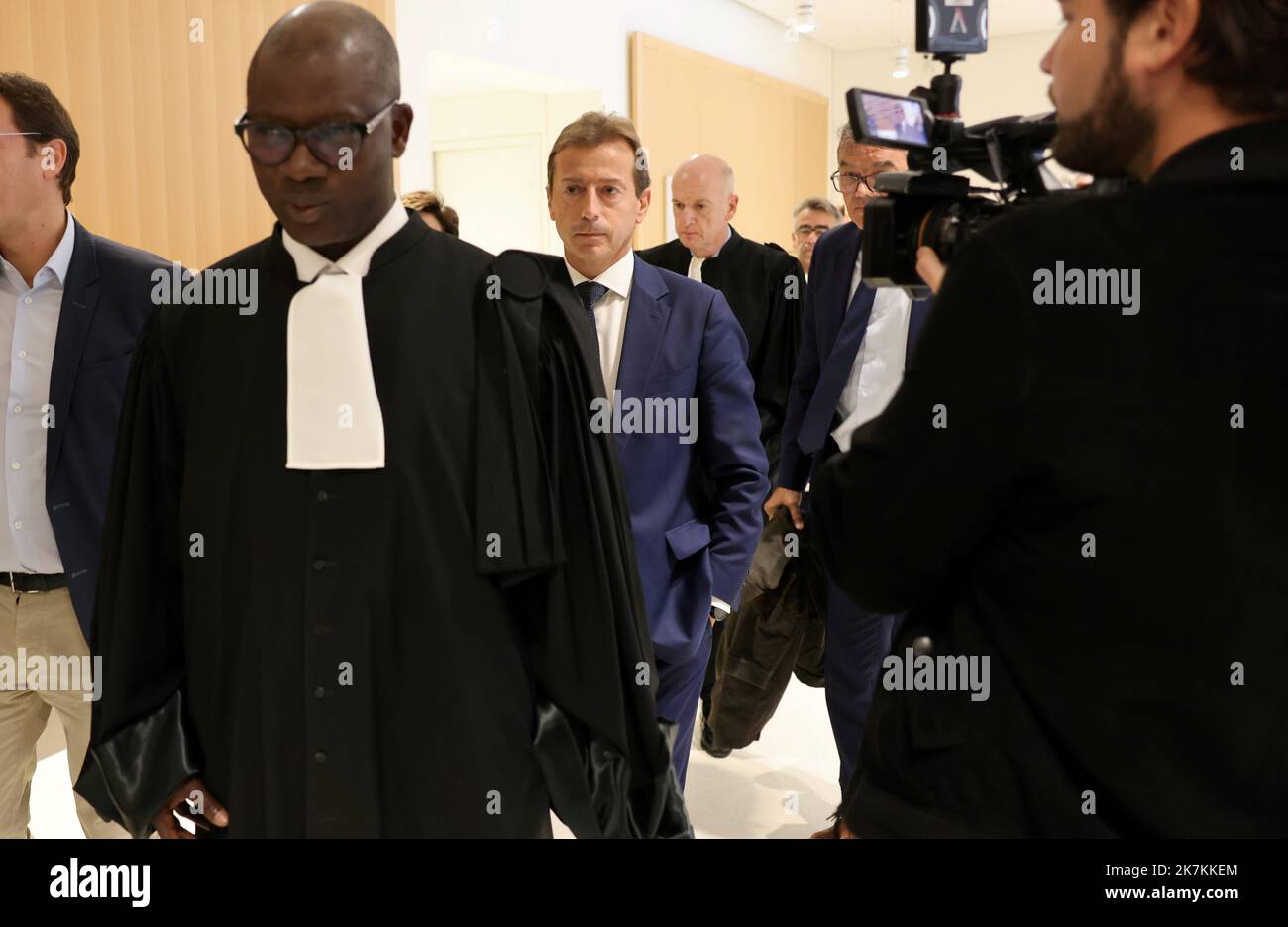 ©PHOTOPQR/LE PARISIEN/Olivier Lejeune ; Paris ; 10/10/2022 ; 13 ans après le Crash du vol RIO-PARIS la compagnie AIR FRANCE et l'avionneur Airbus vont être jugés pour mordides involontaires au palais de Justice de Paris . GUILLAUME FAURIE ET SOHN AVOCAT SIMON NDDIAYE PDG AIRBUS erster Tag des neunwöchigen AF 447-Flugs von Rio nach Paris im Palais de Justice in Paris, Frankreich, 10. Oktober 2022. Air France und Airbus stehen vor einem Totschlag-Prozess, nachdem am 01. Juni 2009 ein Jet aus dem Jahr A330 auf der Strecke von Rio de Janeiro nach Paris in den Atlantischen Ozean stürzte und alle 228 Menschen an Bord getötet hatte. Stockfoto