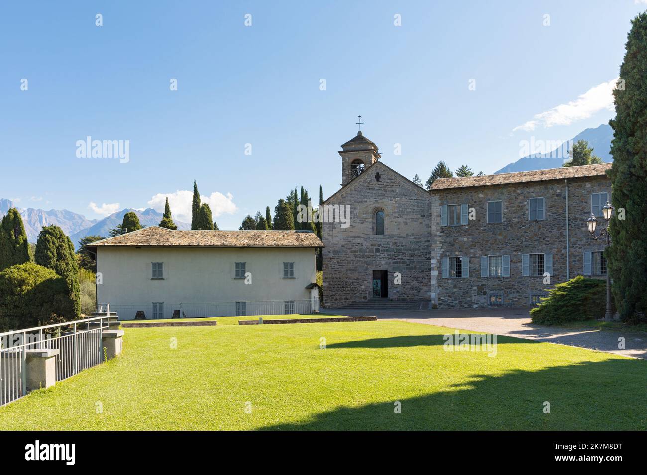 Abtei Abbazia di Piona aus dem 12.. Jahrhundert auf der Halbinsel