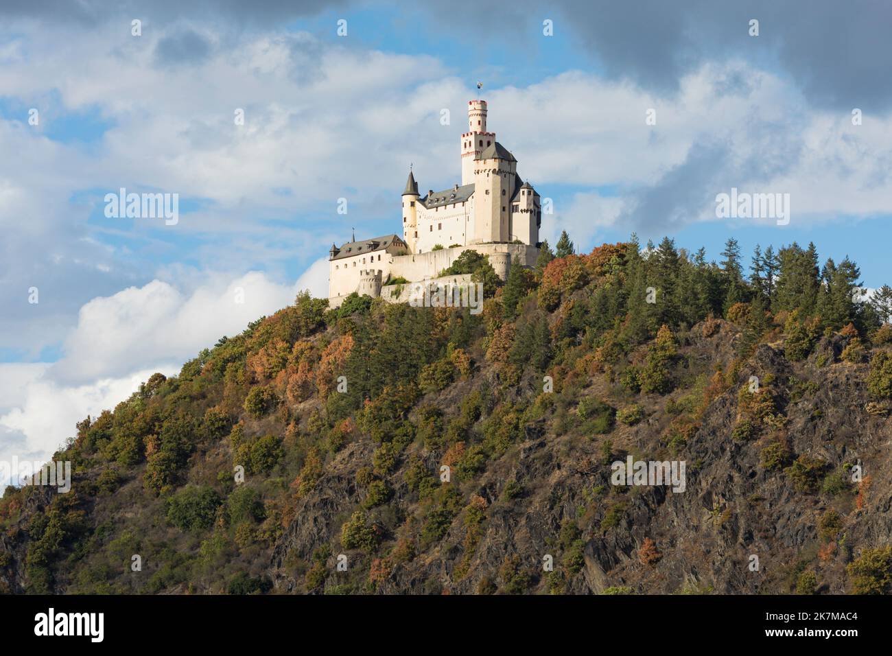 Schloss Marksburg aus dem 12.. Jahrhundert in Braubach im Oberen Mittelrheintal, Rheinland-Pfalz, Deutschland Stockfoto