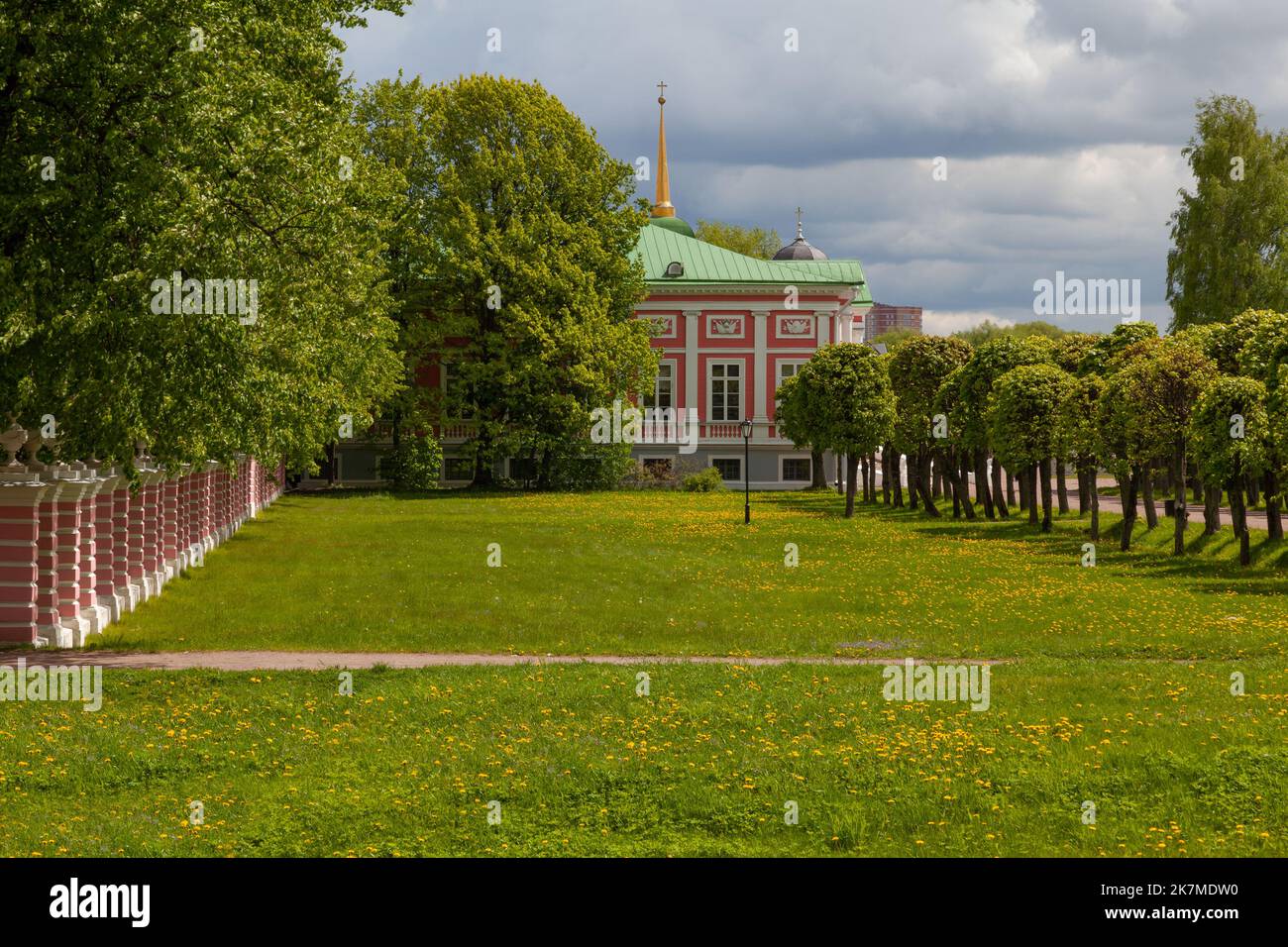 Der Park des altertümlichen Landgutes Kuskowo in Moskau, Russland. Stockfoto