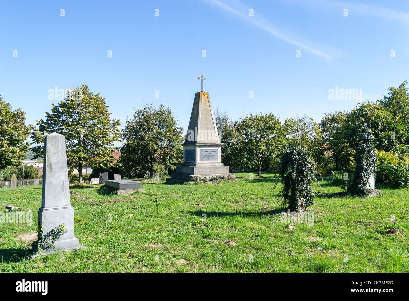 Novi Sad, Serbien - 17. Oktober 2021. Ein Blick auf das Denkmal aus Stein, das den gefallenen Soldaten während der Revolution von 1848 und 1849 i gewidmet ist Stockfoto