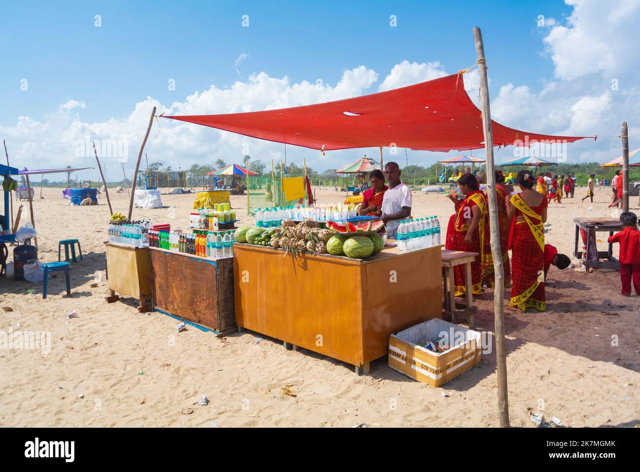 Mahabalipuram, Tamil nadu, Südindien, 2.. Januar 2020: Ein Stand mit Erfrischungen und Wassermelonen Stockfoto