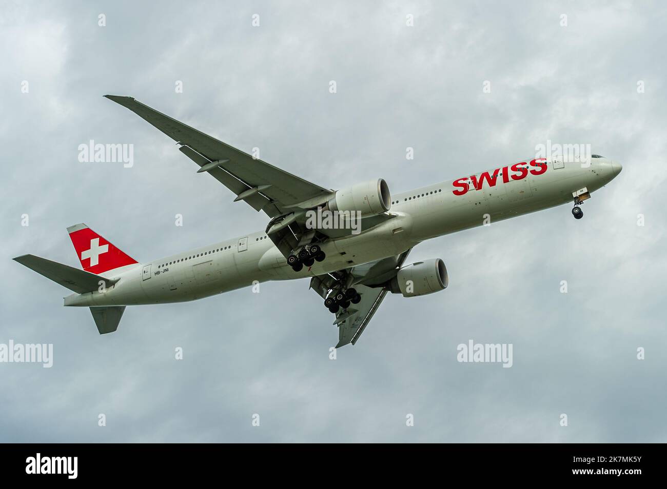 Swiss Boeing 777-3DEER über die endgültige Annäherung an den Flughafen Singapur Changi Stockfoto