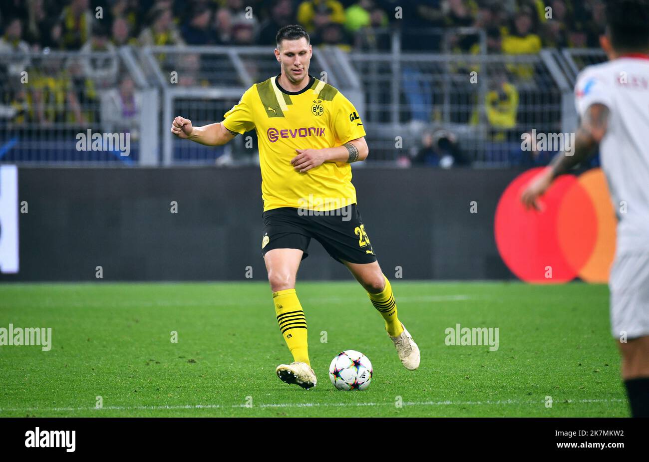 Champions League, Signal Iduna Park Dortmund: Borussia Dortmund gegen den FC Sevilla; Niklas Süle Stockfoto