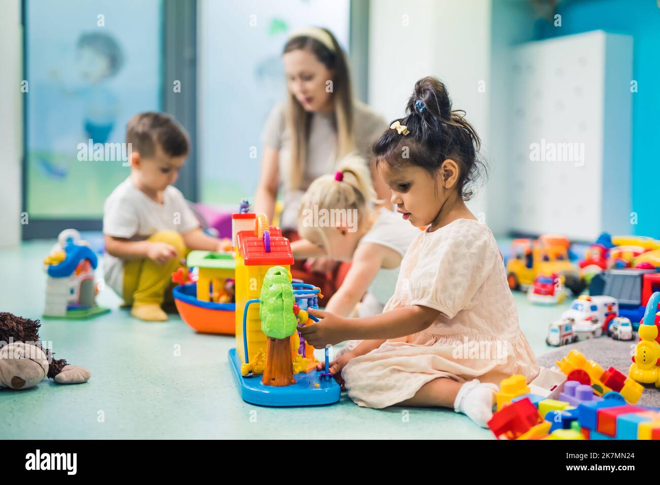 Kindergarten classroom activities -Fotos und -Bildmaterial in hoher