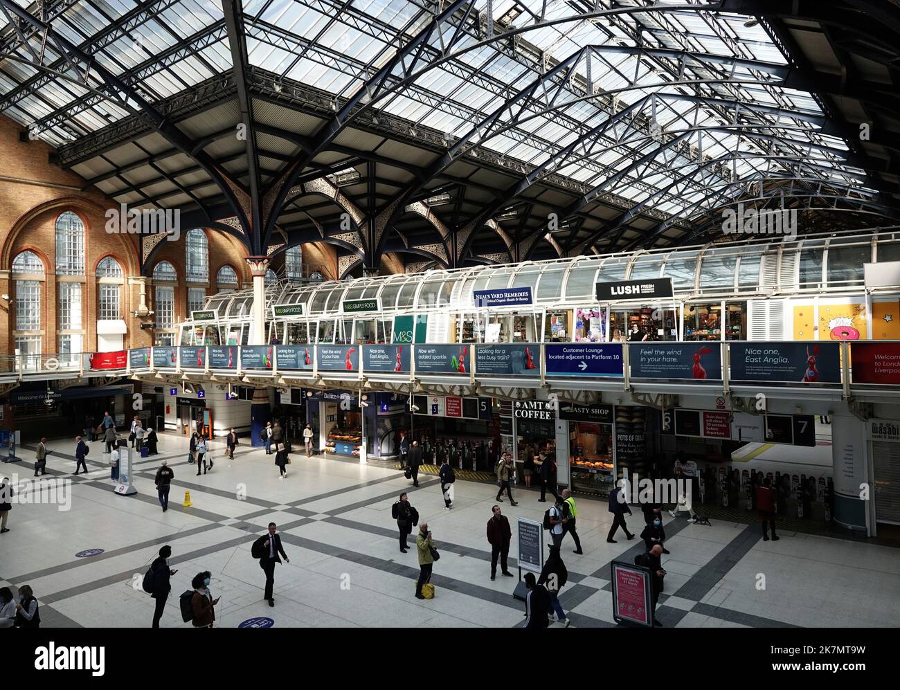 Die Haupthalle am Bahnhof Liverpool Street Stockfoto