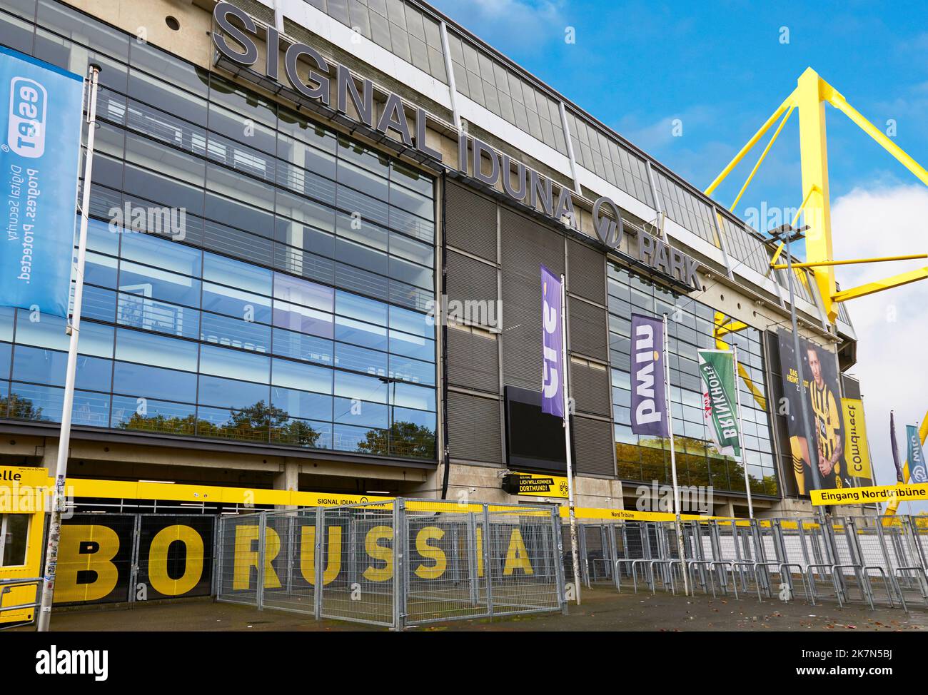 Blick auf die Signal Iduna Arena - der offizielle Spielplatz des FC Borussia Dortmund Stockfoto