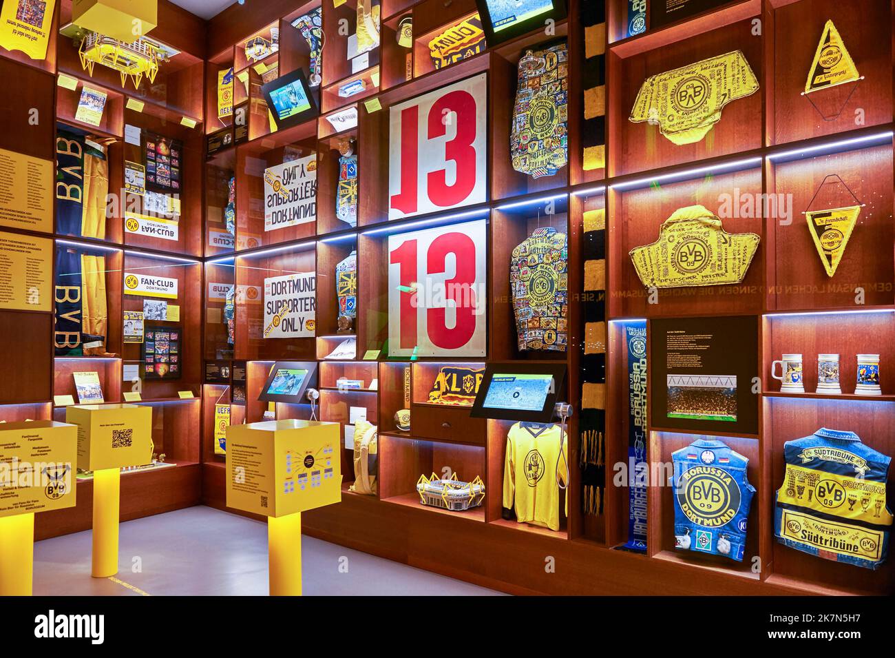 Besuch des Borusseum Museums in der Signal Iduna Arena - dem offiziellen Spielplatz des FC Borussia Dortmund Stockfoto