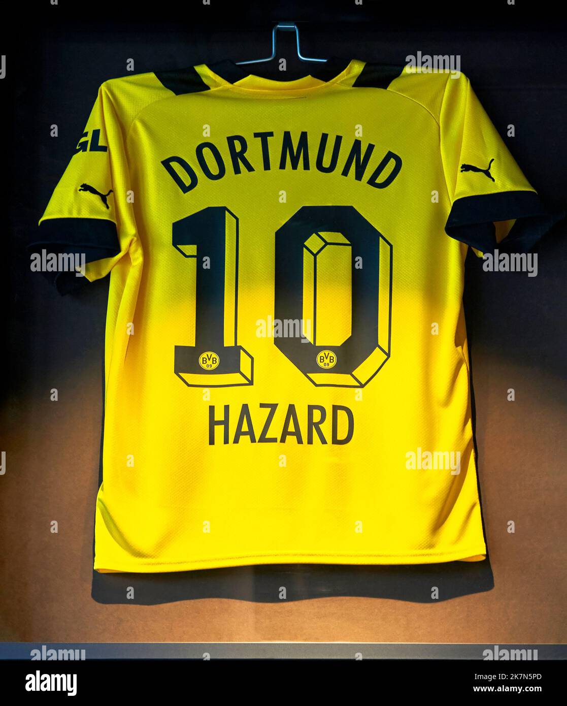 Hazard's Shirt in der Signal Iduna Arena - dem offiziellen Spielplatz des FC Borussia Dortmund Stockfoto