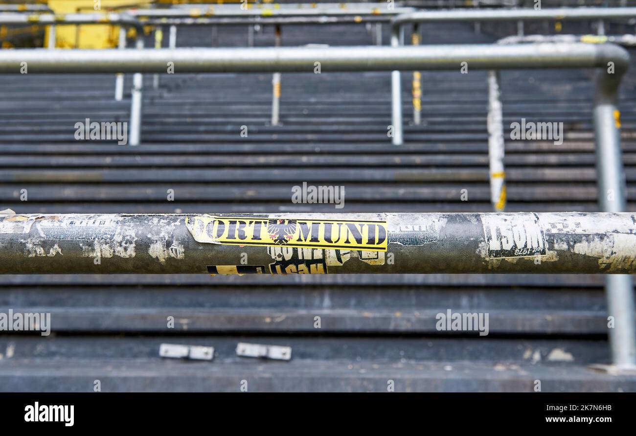 Auf der Ultras Tribüne in der Signal Iduna Arena - dem offiziellen Spielplatz des FC Borussia Dortmund Stockfoto