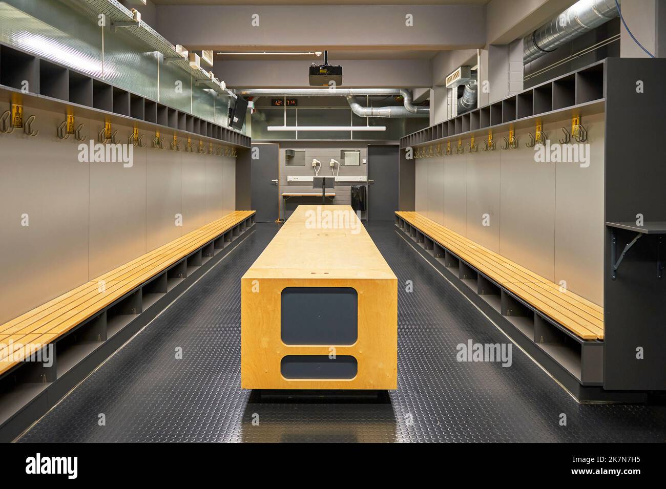 Heimumkleideraum in der Signal Iduna Arena - dem offiziellen Spielplatz des FC Borussia Dortmund Stockfoto