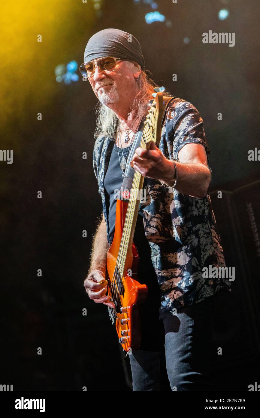 Mailand Italien. 17. Oktober 2022. Die englische Band DEEP PURPLE spielt live auf der Bühne des Mediolanum Forums während „The Whoosh! Tour“ Stockfoto