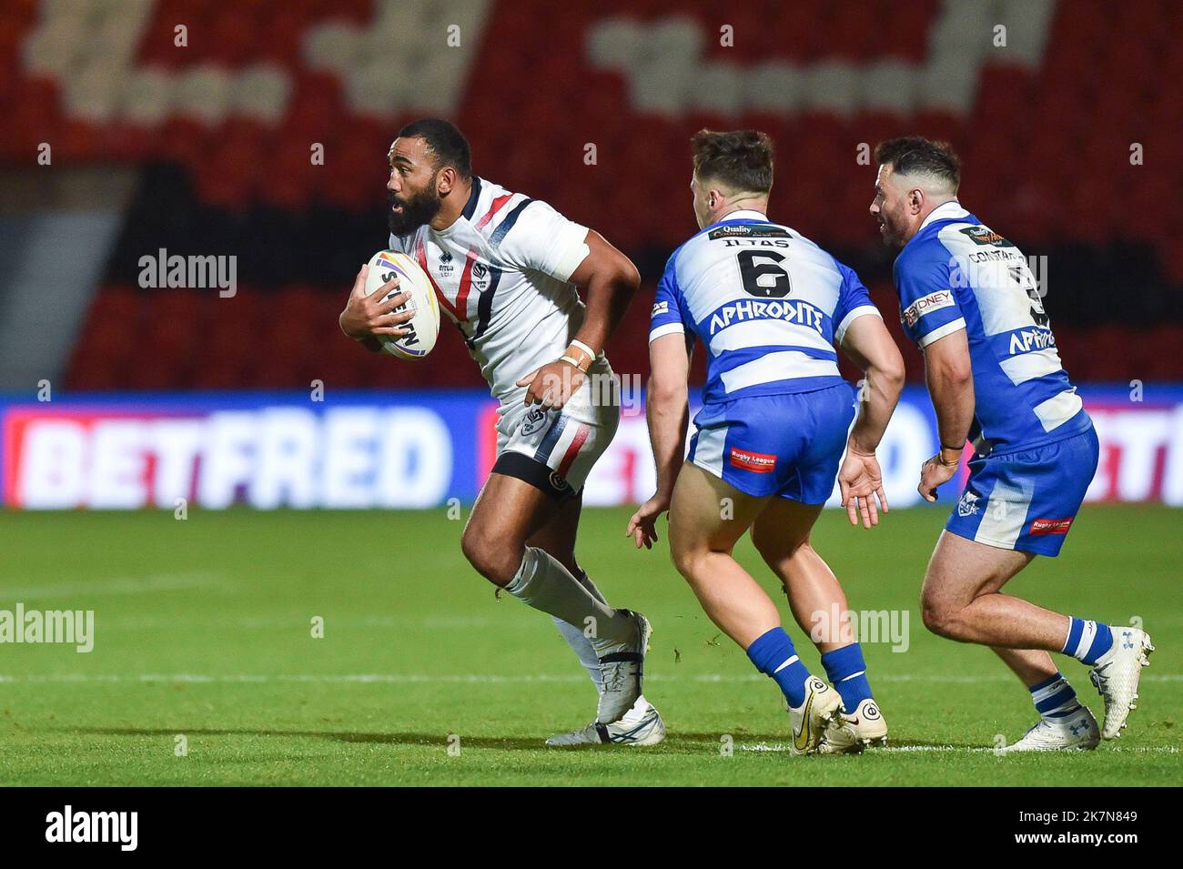 Doncaster, England - 17.. Oktober 2022 - Rugby League World Cup Frankreich gegen Griechenland im Eco-Power Stadium, Doncaster, Großbritannien - Jordan Dezaria von Frankreich in Aktion. Stockfoto