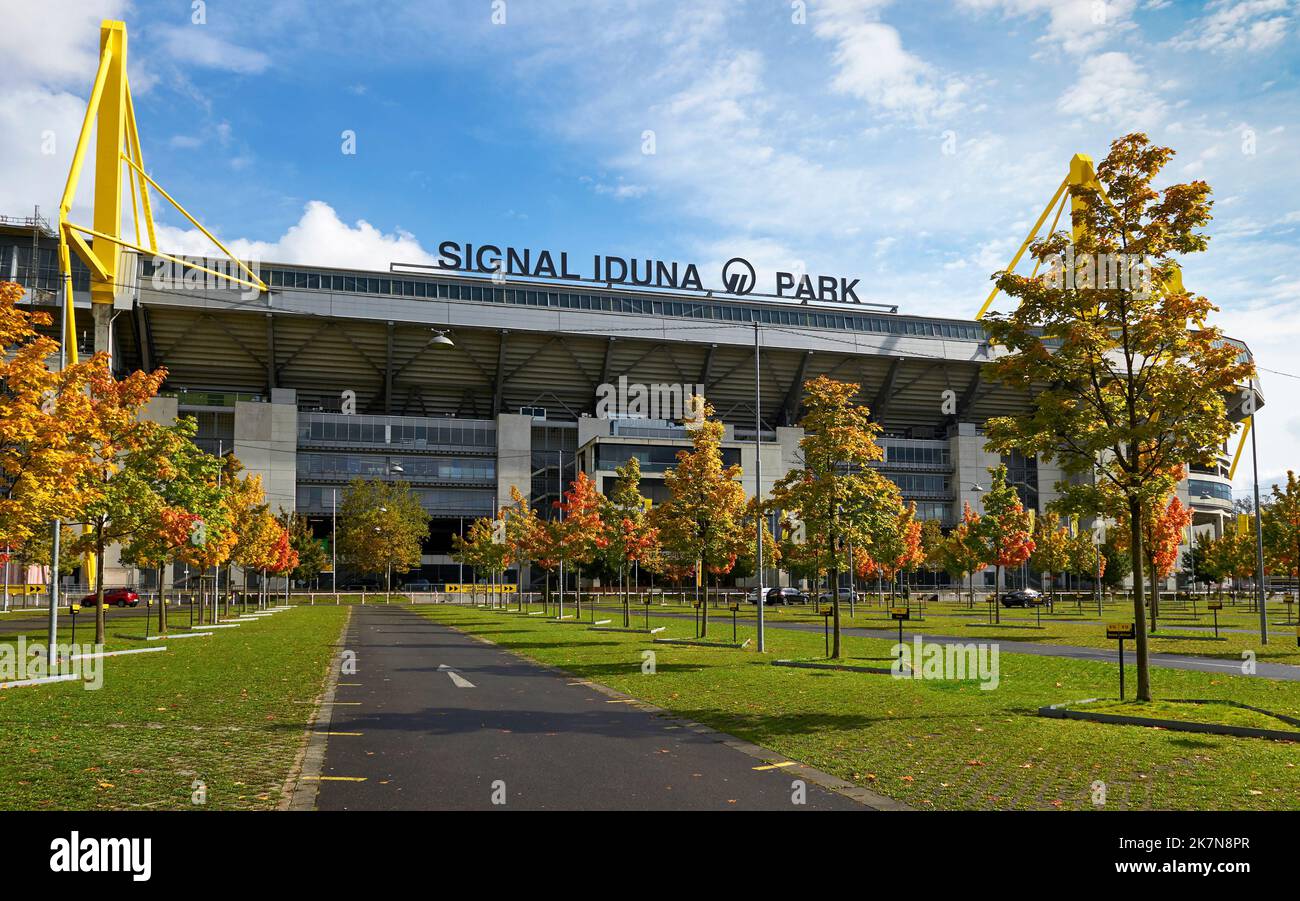 Blick auf die Signal Iduna Arena - der offizielle Spielplatz des FC Borussia Dortmund Stockfoto