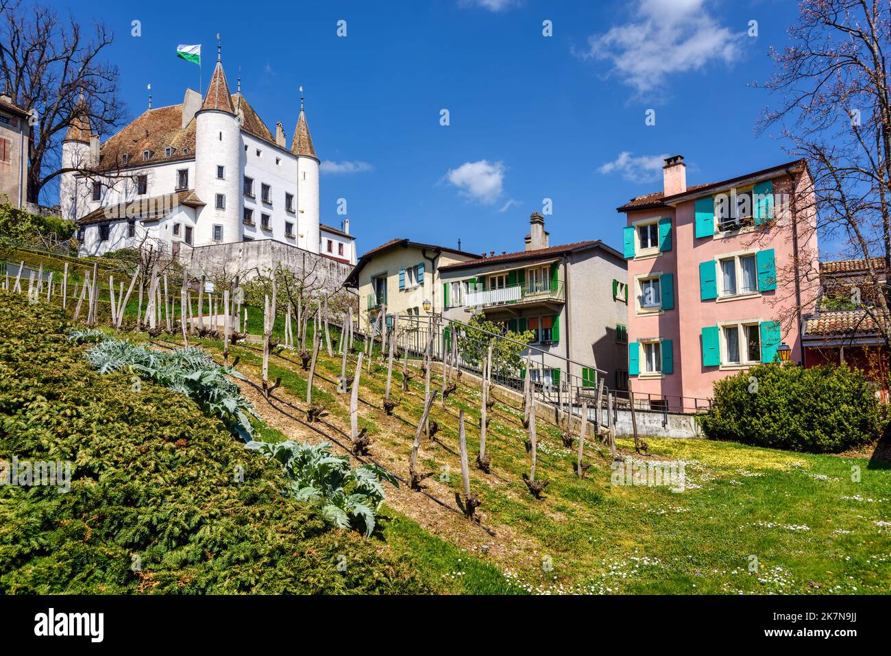 Die historische Stadt Nyon und das Schloss, zwischen Lausanne und Genf am Ufer des Genfer Sees gelegen, sind ein beliebtes Reiseziel in der Schweizland Stockfoto