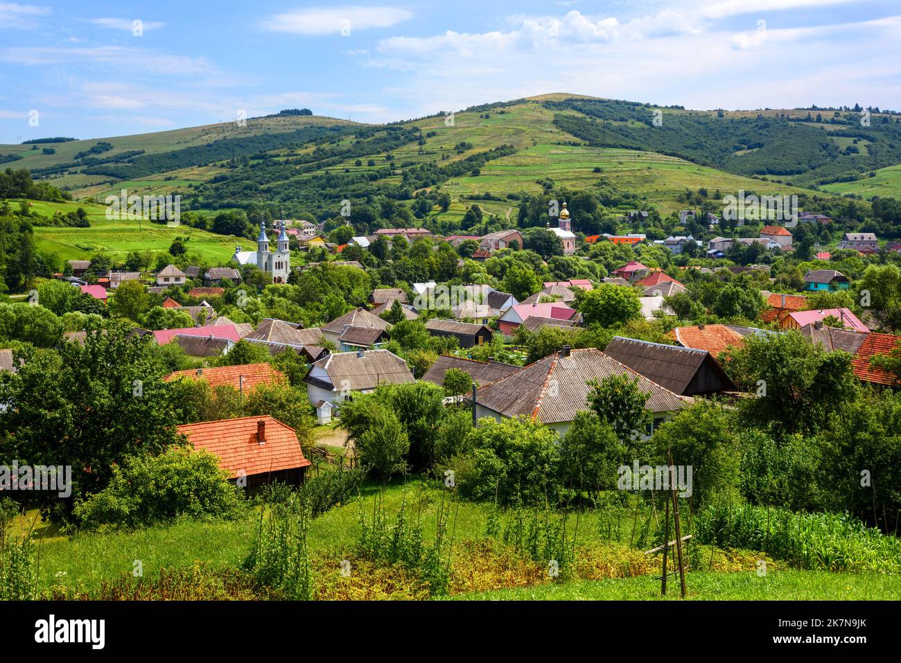 Nyzhni Vorota, ein typisches Dorf in der ländlichen Region Transkarpatien der Ukraine Stockfoto