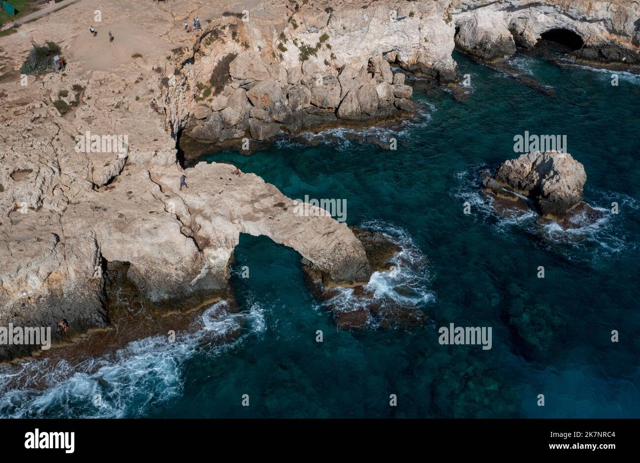 Luftaufnahme der Brücke der Liebenden, Ayia Napa, Zypern. Stockfoto