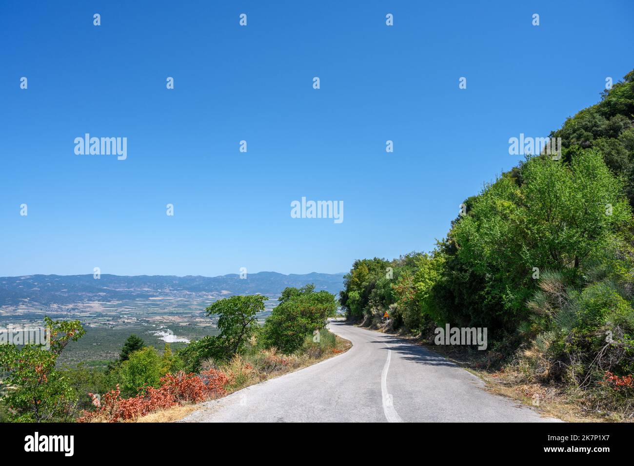 Straße durch den Iti Nationalpark, Zentralgriechenland, Griechenland Stockfoto