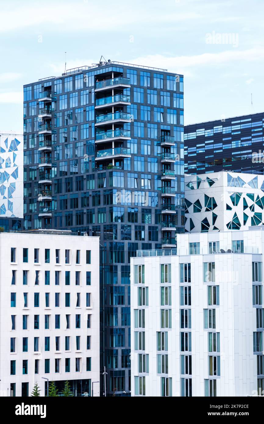 Skyline von Oslo Moderne Stadtarchitektur Immobilien Bürogebäude im Barcode District Portrait Format in Norwegen Stockfoto