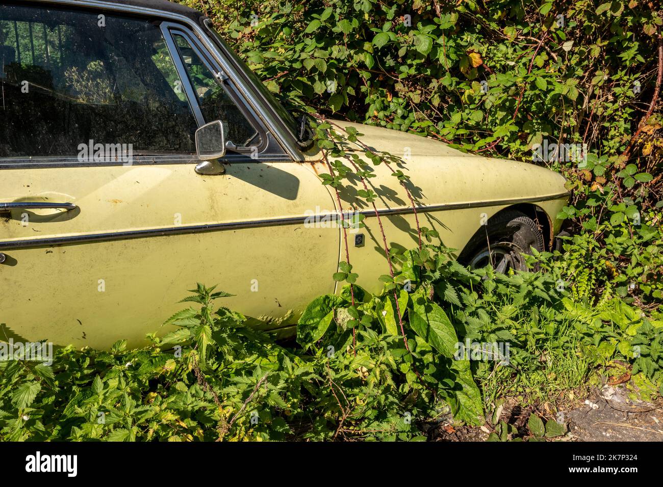 Steyning, Oktober 11. 2022: Verlassene MG BGT Sportwagen Stockfoto