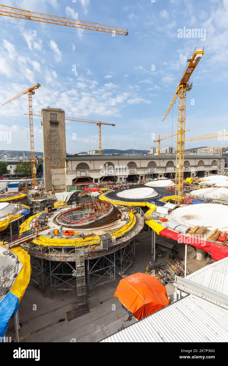 Stuttgart 21 Baustelle für neuen Bahnhof der Deutschen Bahn DB-Hochformat-Stadt in Deutschland Stockfoto