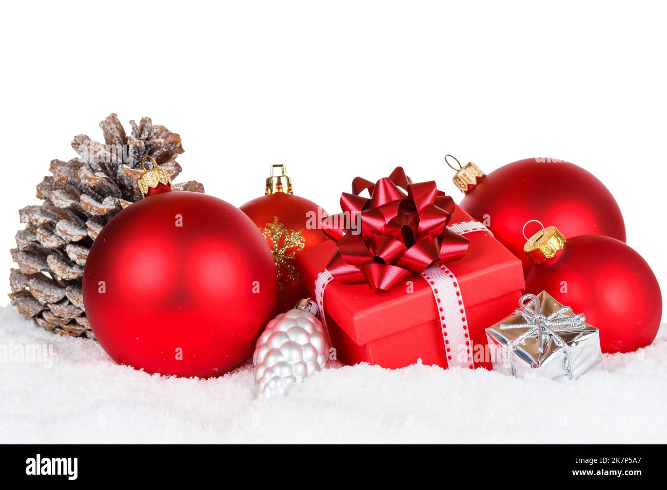 Weihnachtsdekoration mit Kugeln Kugeln Geschenk Geschenk deco Ornamente auf weiß isoliert Stockfoto