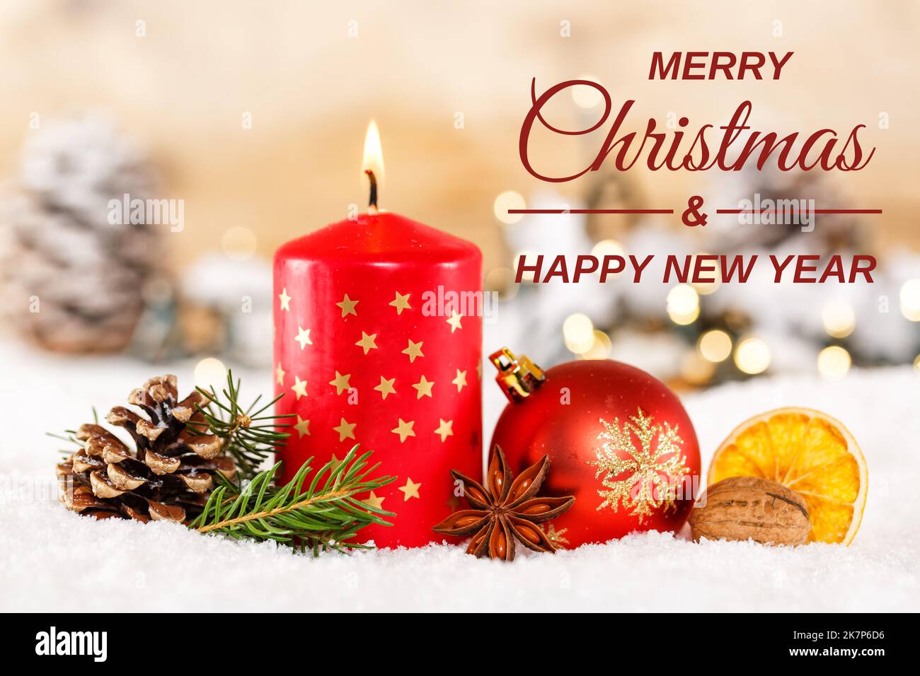 Frohe Weihnachtskarte Adventszeit mit brennender Kerze Deko Stockfoto