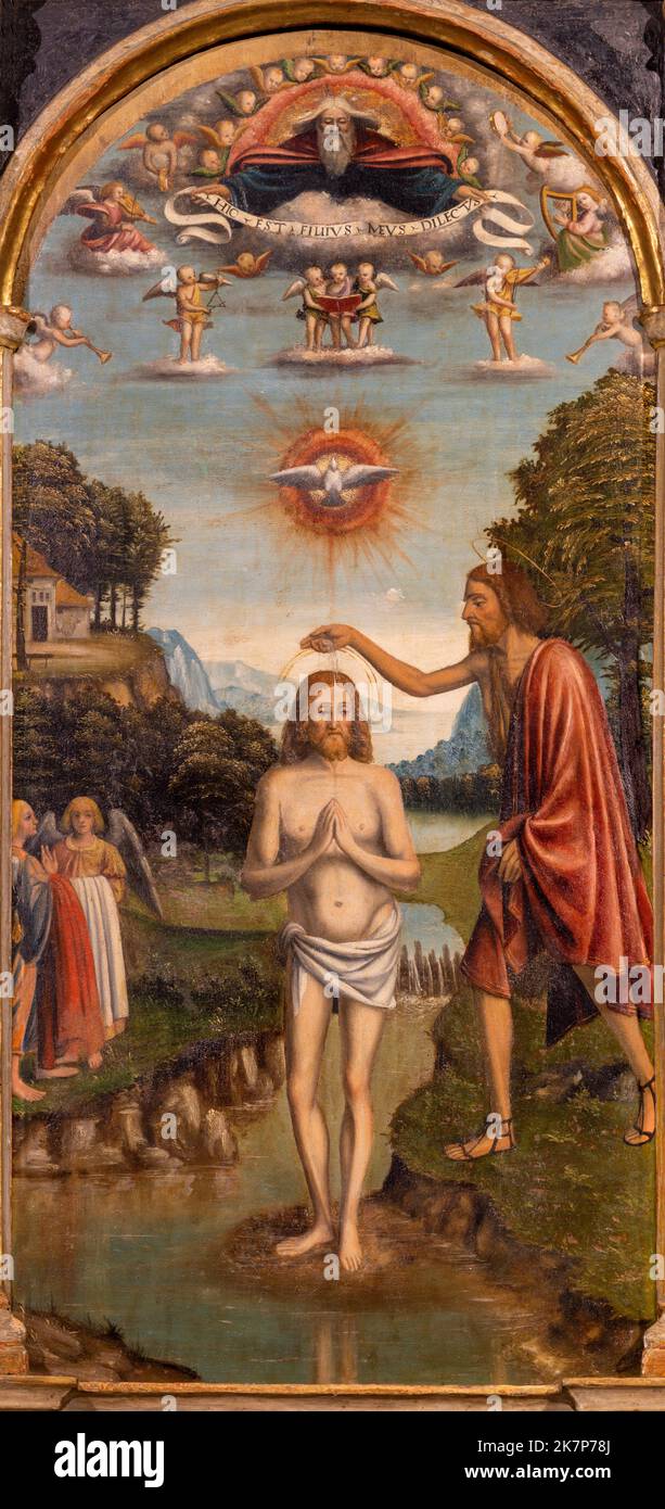 BELLANO, ITALIEN - 20. JULI 2022: Das Ranaissance-Gemälde der Taufe Jesu in der Kirche Chiesa dei santi Nazareo e Celso Stockfoto