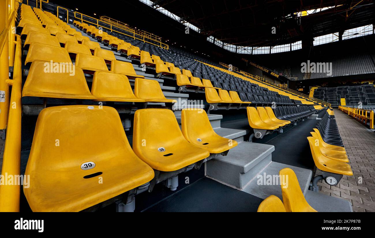 Auf den Tribünen der Signal Iduna Arena - dem offiziellen Spielplatz des FC Borussia Dortmund Stockfoto