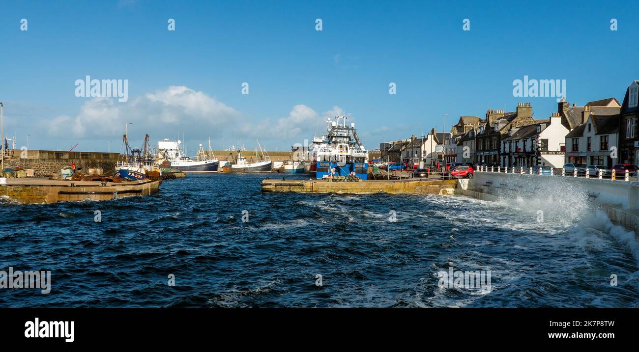 Macduff Harbour an einem windigen Tag in MacDuff, Aberdeenshire, Schottland, Großbritannien Stockfoto