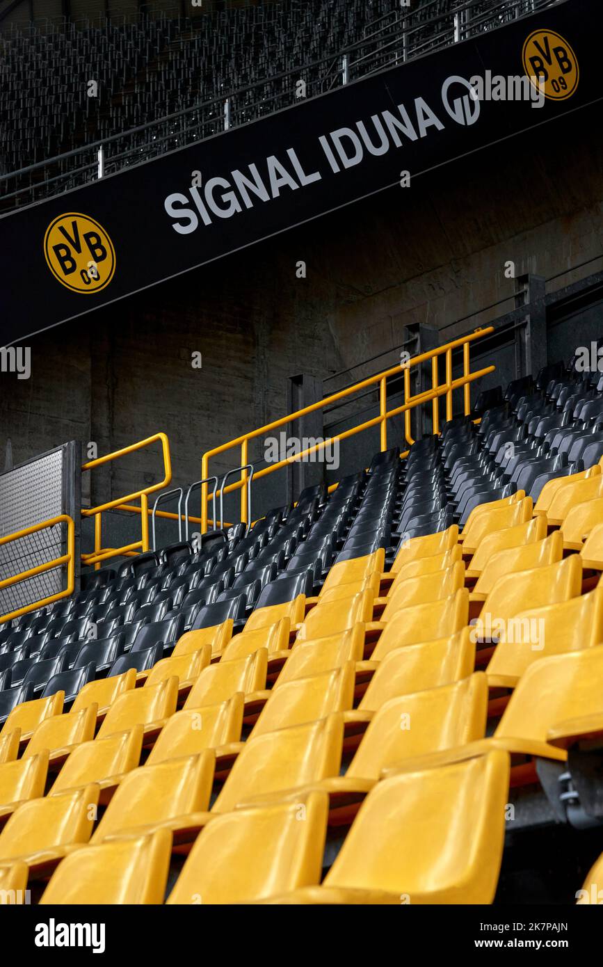 An den Tribünen der Signal Iduna Arena - dem offiziellen Spielplatz des FC Borussia Dortmund Stockfoto