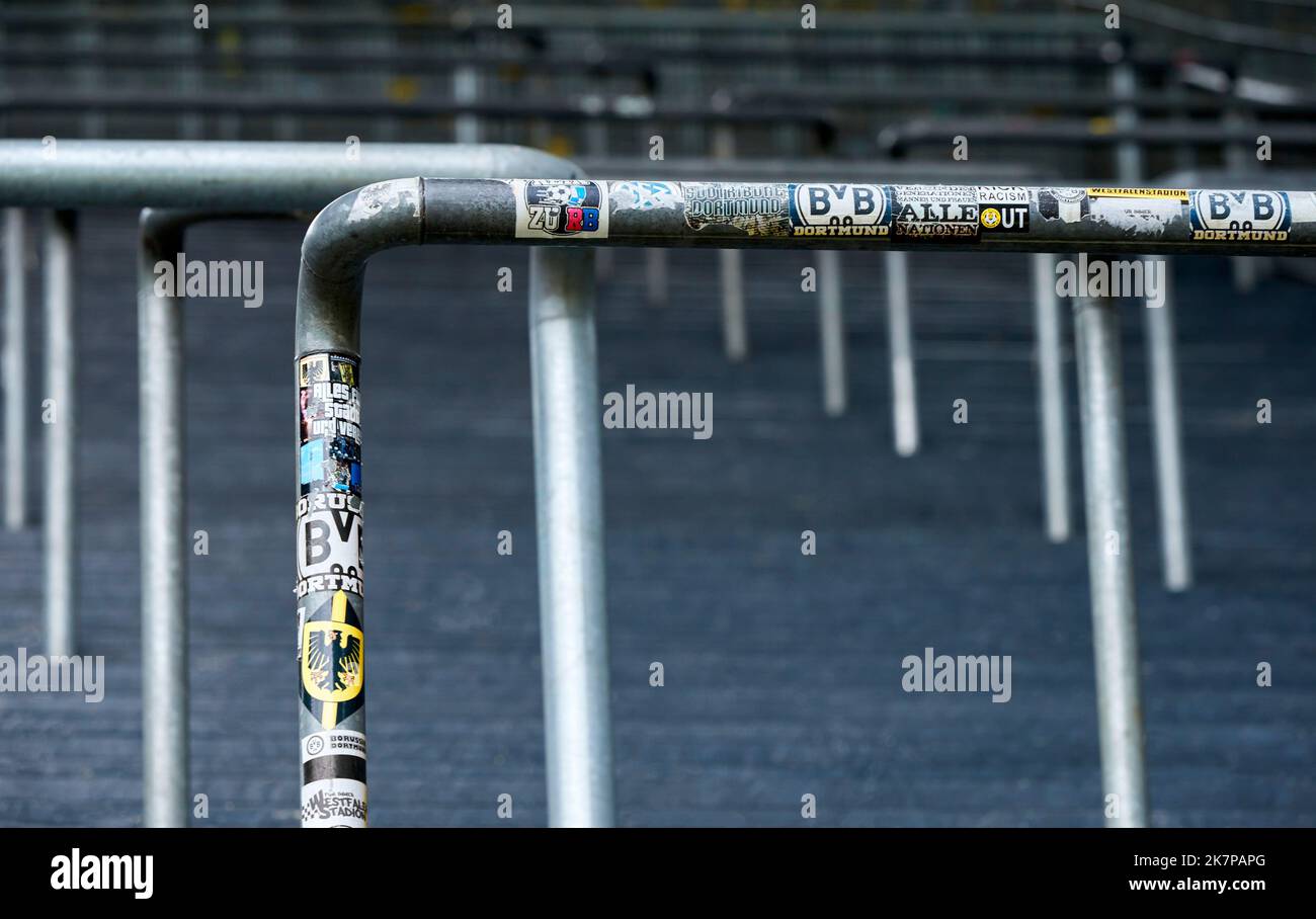 Ultras Tribune in der Signal Iduna Arena - dem offiziellen Spielplatz des FC Borussia Dortmund Stockfoto