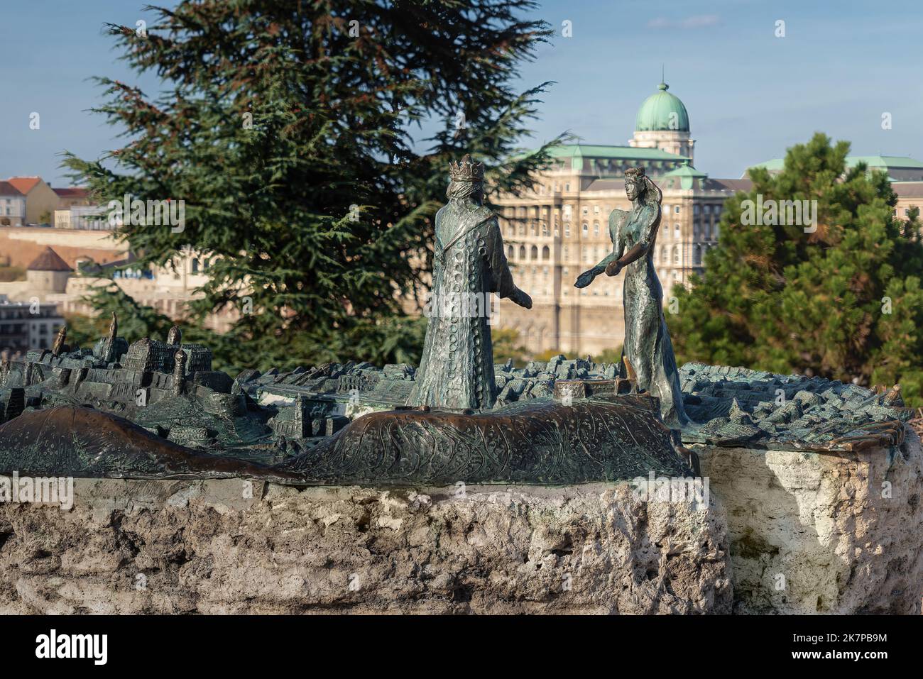 Skulptur von Prinz Buda und Prinzessin Pest auf dem Gellertberg - erstellt von Martha Lesenyei im Jahr 1982 - Budapest, Ungarn Stockfoto