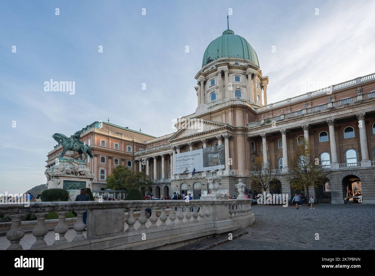 Ungarische Nationalgalerie und Donauterrasse auf der Budaer Burg - Budapest, Ungarn Stockfoto