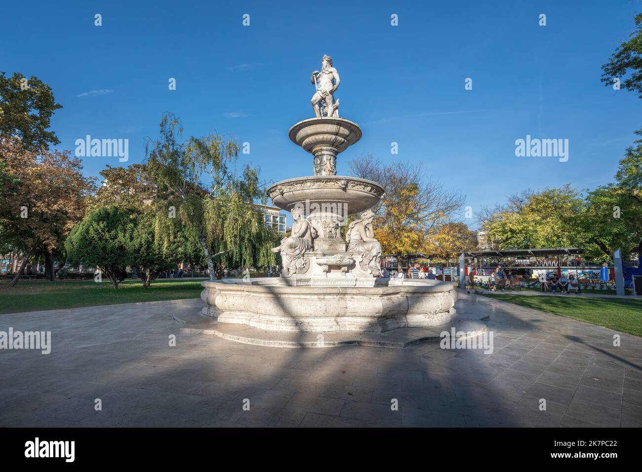 Danubius-Brunnen am Elizabeth-Platz - Budapest, Ungarn Stockfoto