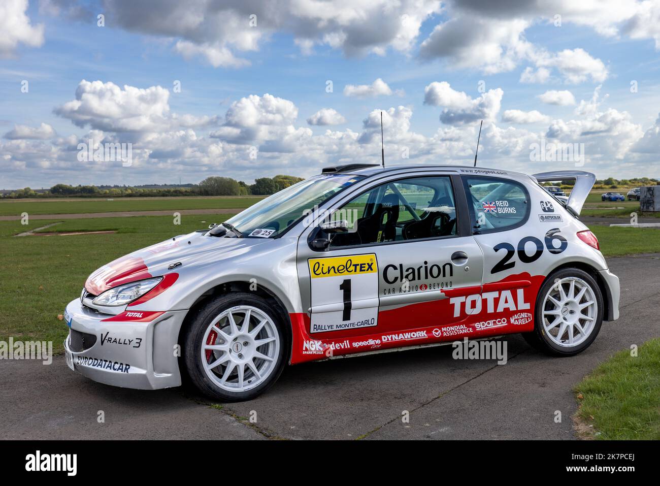 Peugeot 206 World Rally Championship ‘SH53 FVY’ auf der Poster Cars & Supercars Assembly im Bicester Heritage Centre zu sehen Stockfoto
