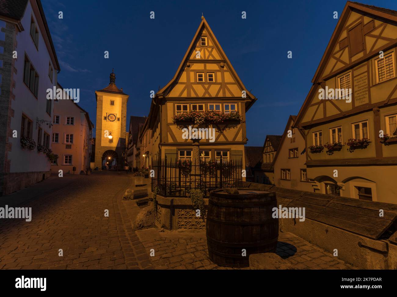 Straßenblick in der mittelalterlichen Stadt Rothenburg. Stockfoto