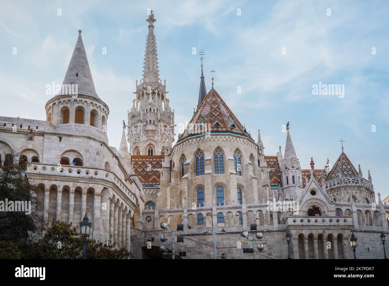Fischerbastei und Matthiaskirche - Budapest, Ungarn Stockfoto