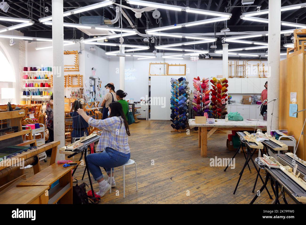 Workshop im Textile Arts Center, 505 Carroll St, Brooklyn, New York. Ein Gemeinschafts- und Bildungszentrum für Stoff- und Faserkünstler in Gowanus. Stockfoto