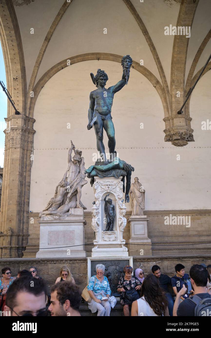 Perseus mit dem Kopf der Medusa von Benvenuto Cellini in der Loggia dei Lanzi Florenz Italien Stockfoto