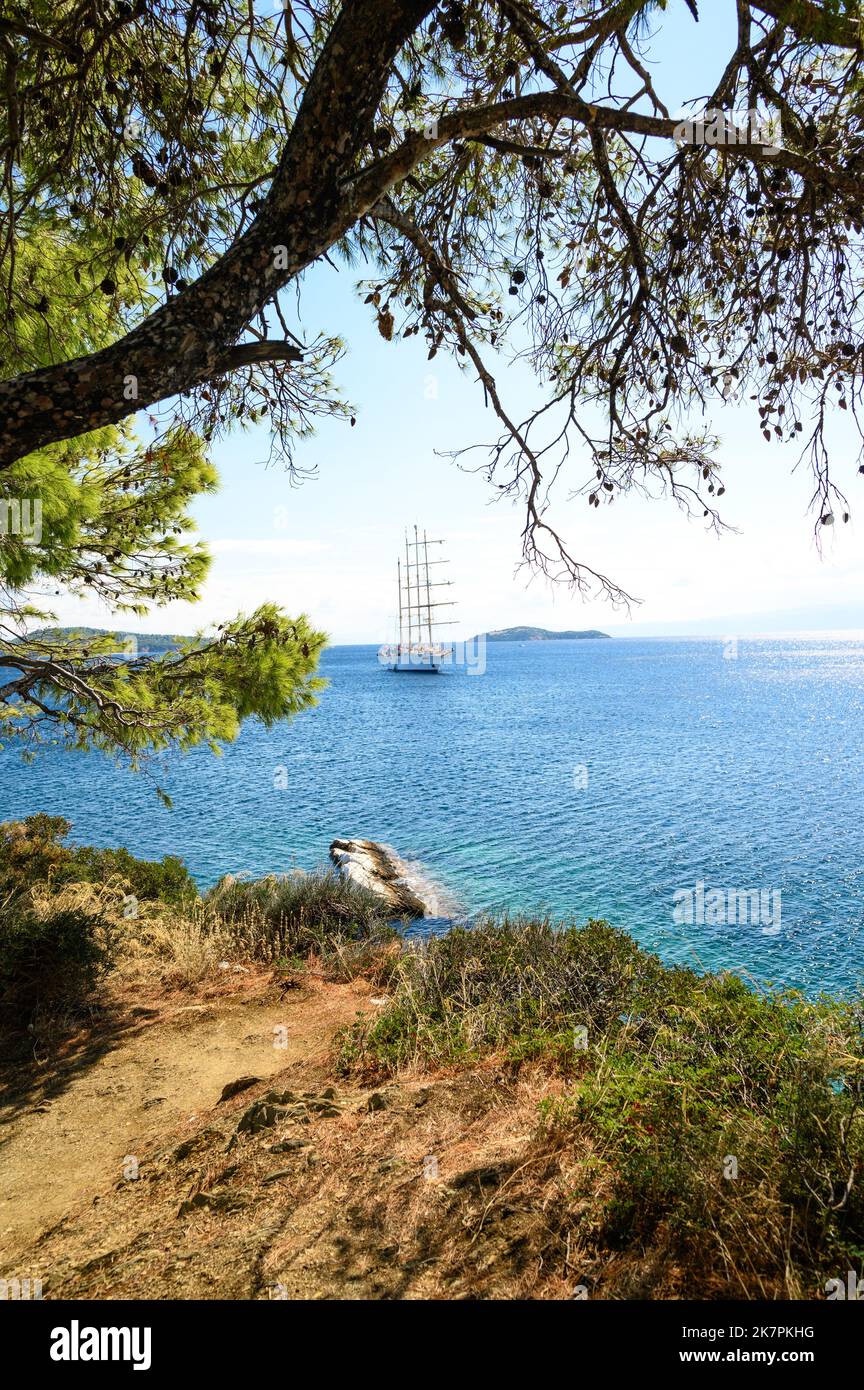 Clipper-Stil-Schiff vor Skiathos Stockfoto