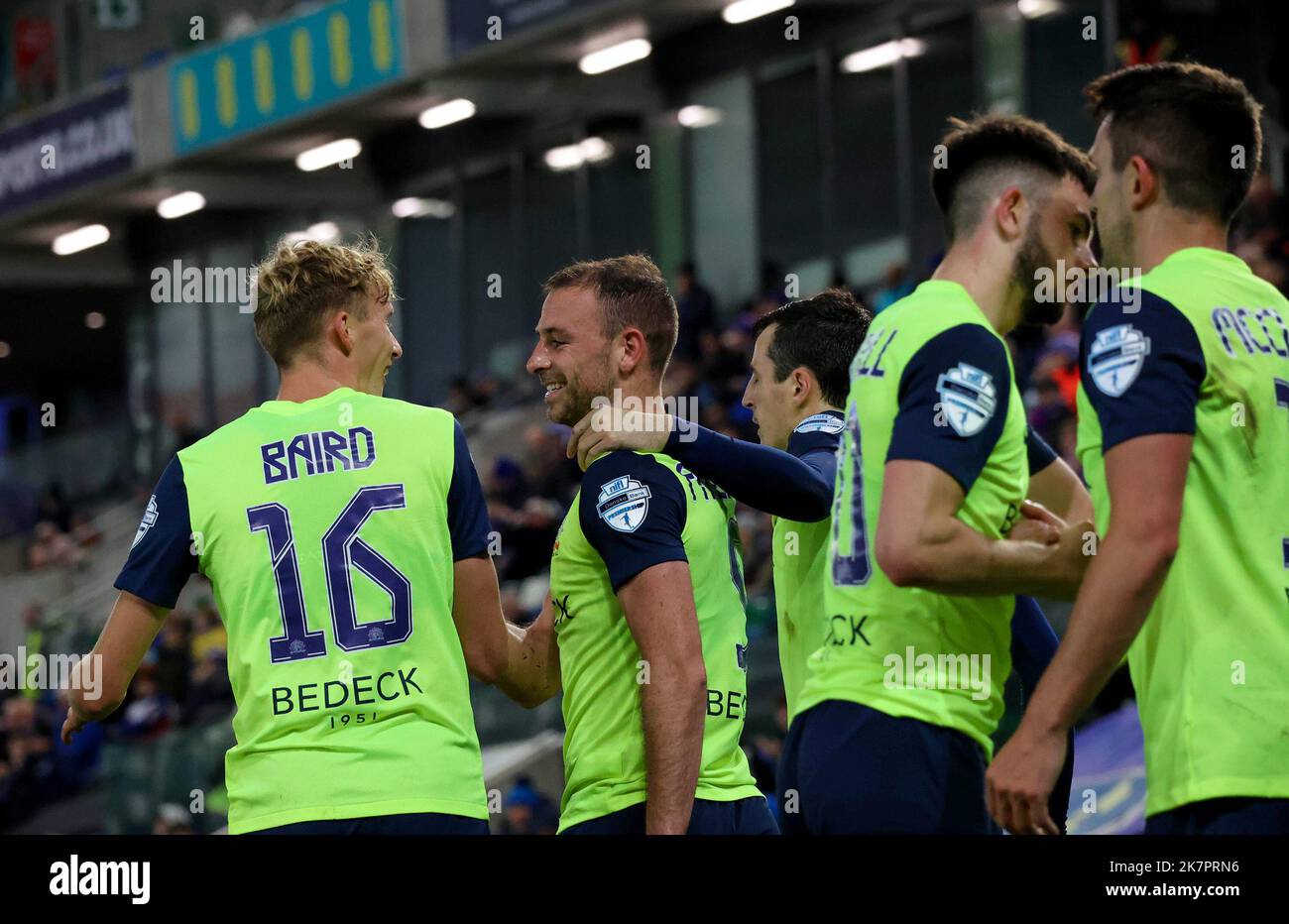 Windsor Park, Belfast, Nordirland, Großbritannien. 18 Okt 2022. Danske Bank Premiership – Linfield / Glenavon. Action vom heutigen Spiel im Windsor Park (Linfield in Blau). Matthew Fitzpatrick feiert seine zweite goa; für Glenavon. Kredit: CAZIMB/Alamy Live Nachrichten. Stockfoto