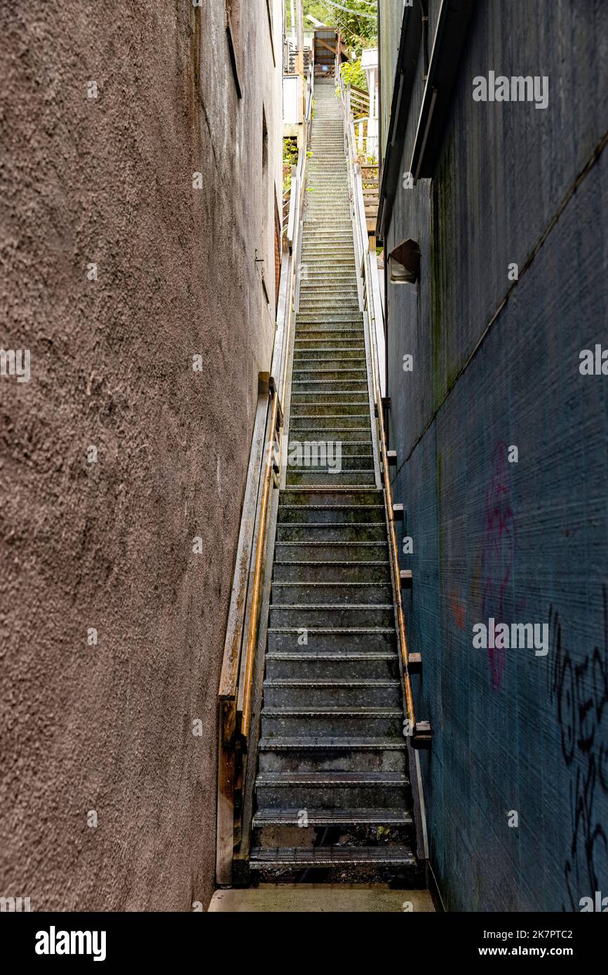 Lange schmale Treppe in der Innenstadt von Juneau, Alaska, USA Stockfoto