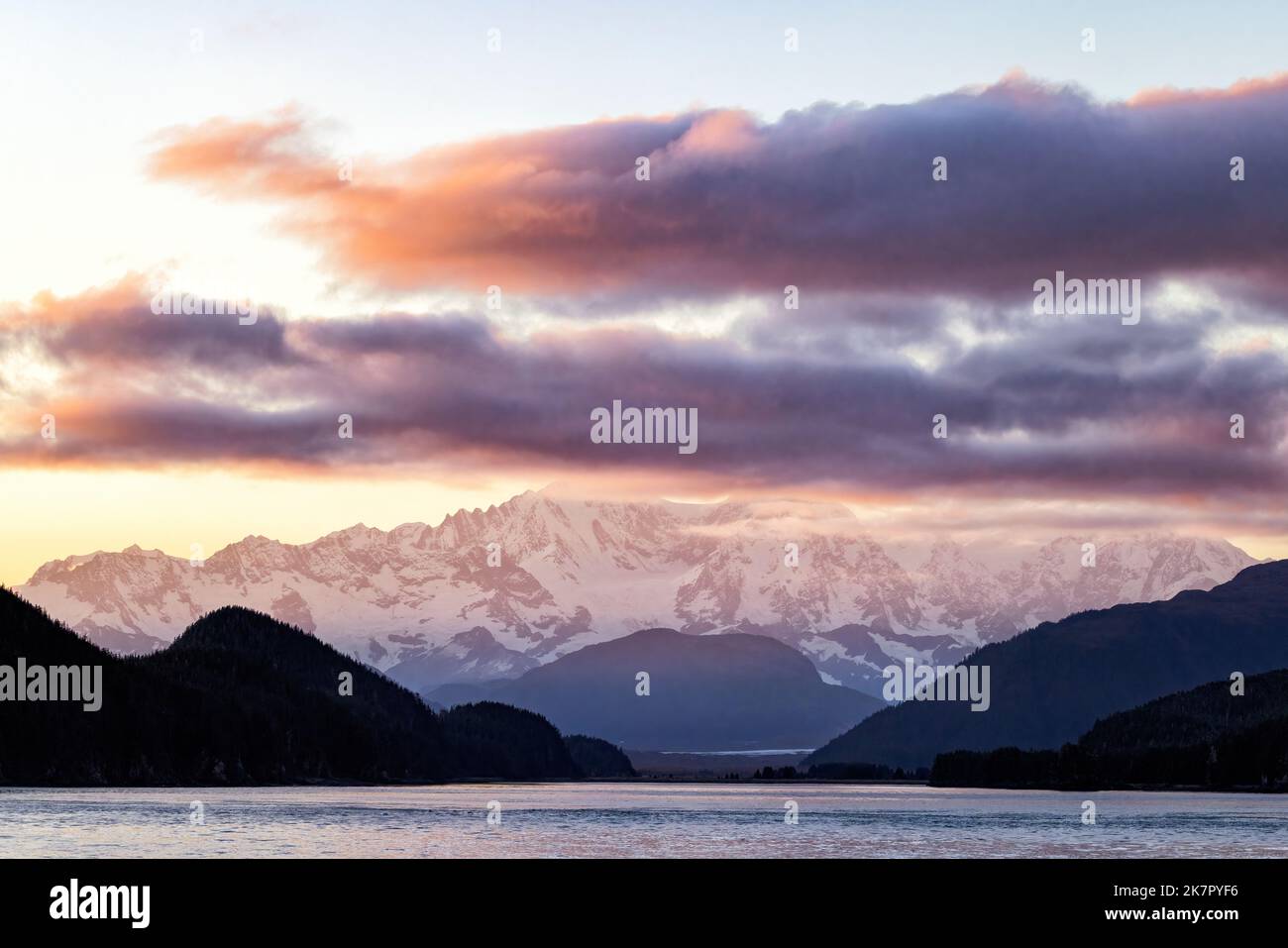 Sonnenuntergang im Glacier Bay National Park und Preserve, in der Nähe von Juneau, Alaska, USA Stockfoto